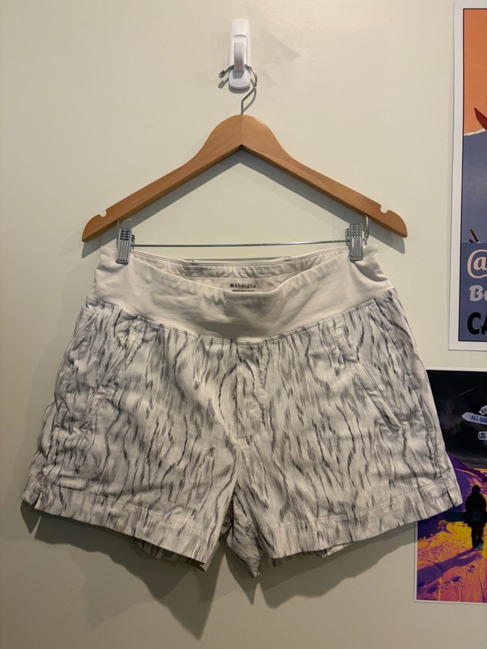 Athleta White and Gray Patterned Pull-On Athletic Shorts Size 12